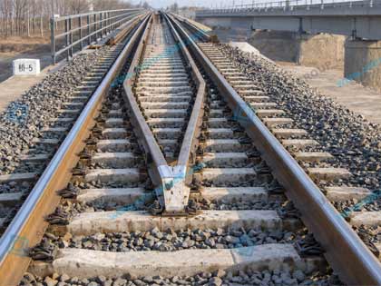 Railway bridge guard rail installed inside the running rails