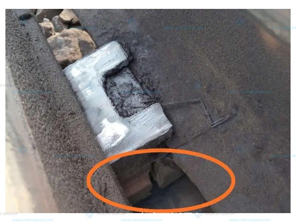 Baseplate fracture on an existing turnout slide plate