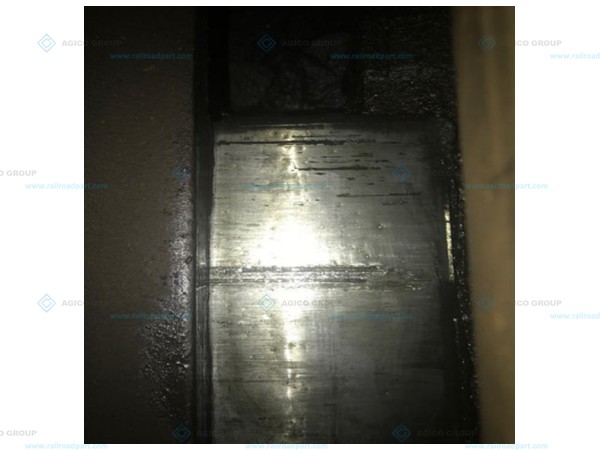 Surface scoring on an existing switch-rail sliding surface